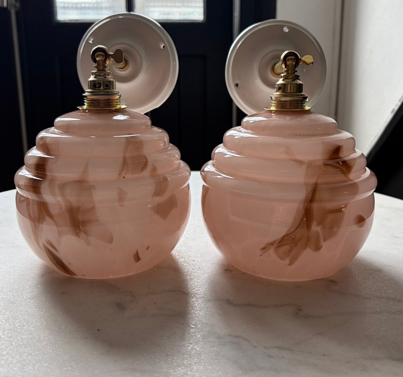 Set 2 vintage wandlampen marmer roze glas glazen lamp kap, Ophalen of Verzenden, Glas