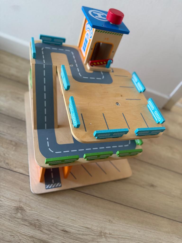 Houten speelgarage met lift, Ophalen of Verzenden, Gebruikt, Overige typen