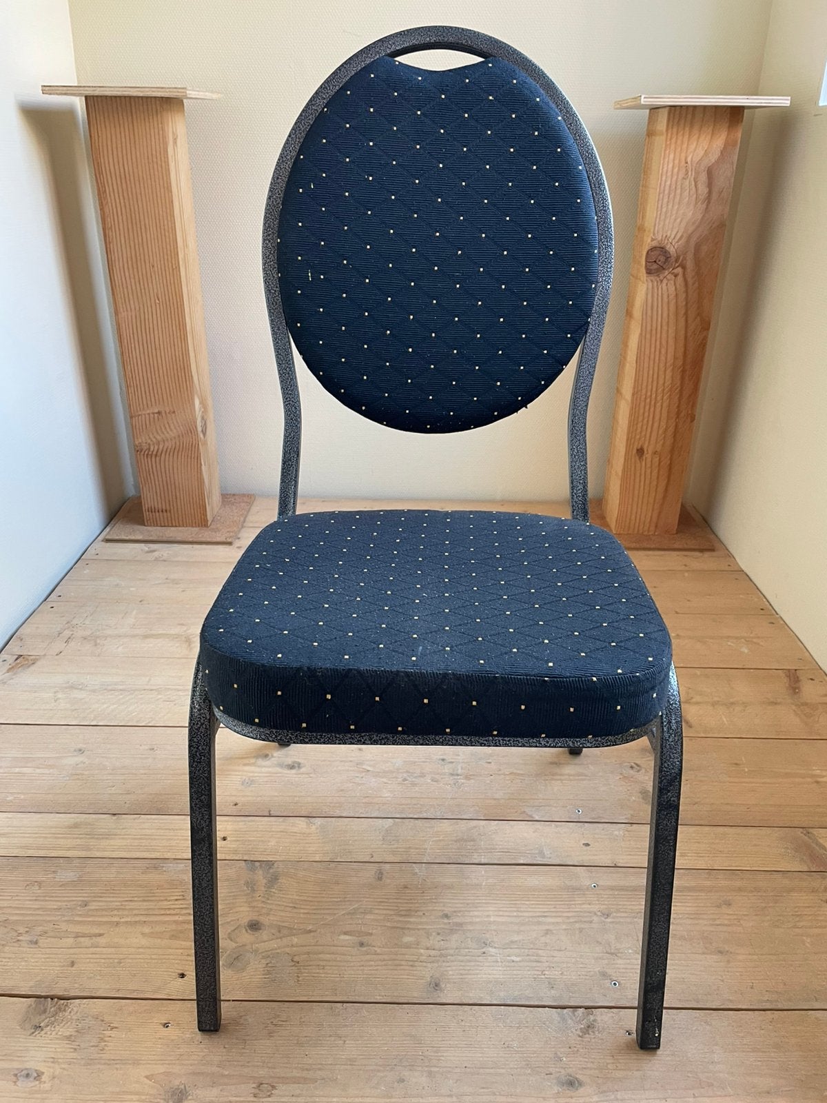 Stoel blauw met metaal, Ophalen, Blauw, Zo goed als nieuw, Eén