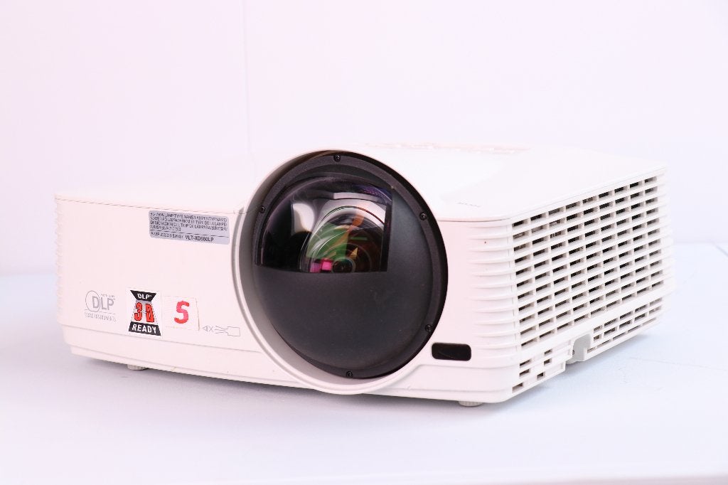 Mitsubishi XD360U-EST shorttrow projector, Gebruikt, Ophalen of Verzenden, DLP, Mitsubishi