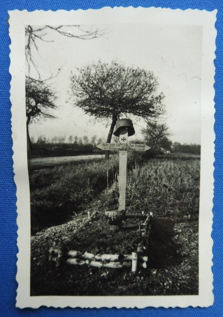 WO2 Foto Duits Veldgraf met Helm mogelijk Market Garden 1944, Verzamelen, Militaria | Tweede Wereldoorlog, Verzenden, Duitsland
