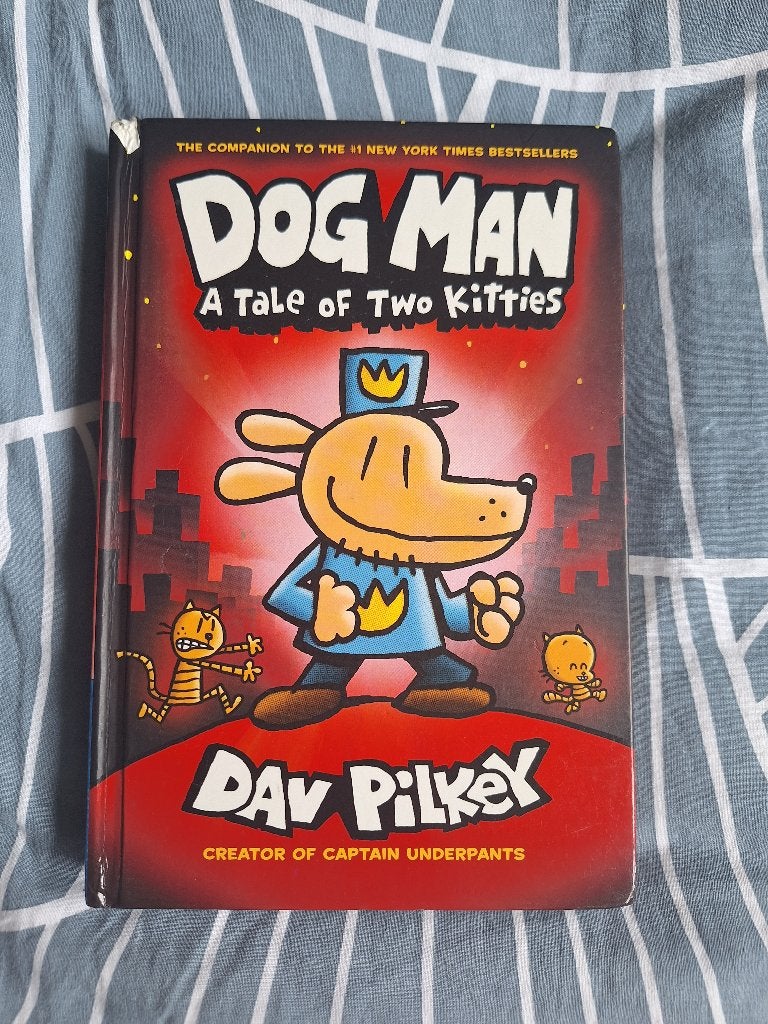 Dog Man A tale of two kitties Engelstalig hardcover boek, Gelezen, Fictie algemeen, Ophalen of Verzenden, Dav Pilkey