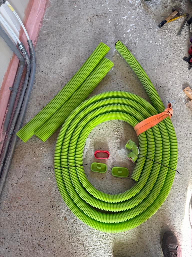 New Ubbink AE35sc Flexibele Buis 9,85m en Vertical Bend Kit, Doe-het-zelf en Verbouw, Buizen en Afvoer, Ophalen, Bochten, Pvc