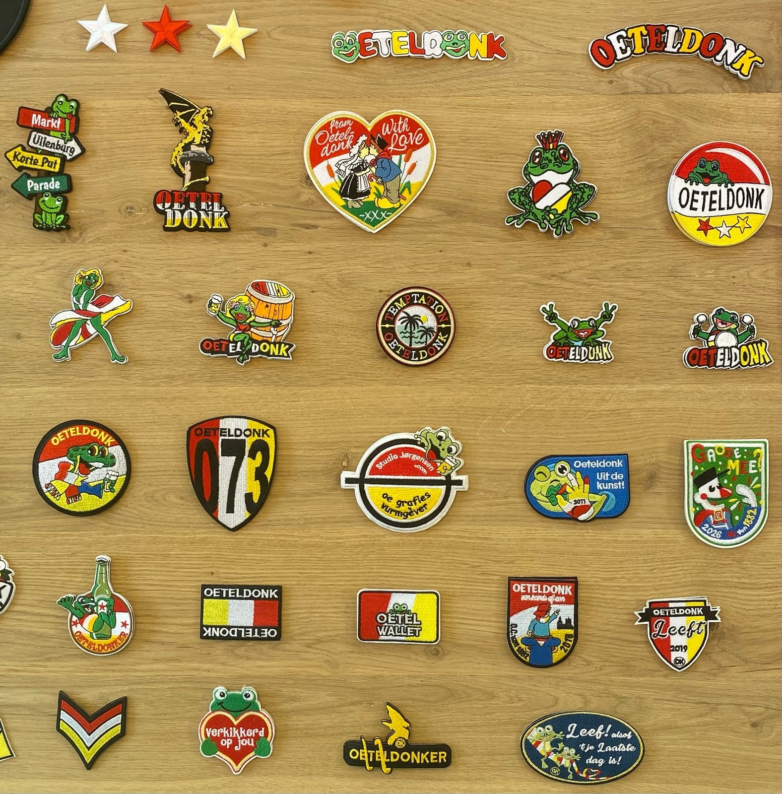 Oeteldonk emblemen carnaval, Ophalen of Verzenden, Zo goed als nieuw, Feestartikel, Carnaval