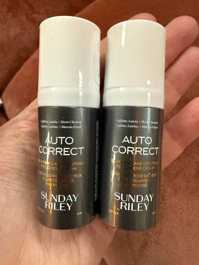 Sunday Riley auto correct brightening depuffing eye cream, Sieraden, Tassen en Uiterlijk, Uiterlijk | Gezichtsverzorging, Nieuw