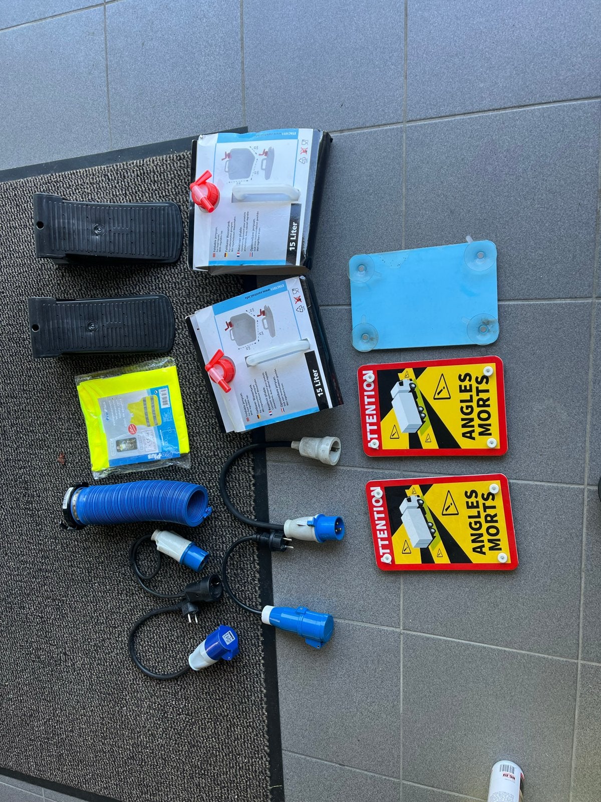 Camper benodigdheden: elektra, rijblokken, hesje, jerrycans, Caravans en Kamperen, Ophalen of Verzenden, Gebruikt
