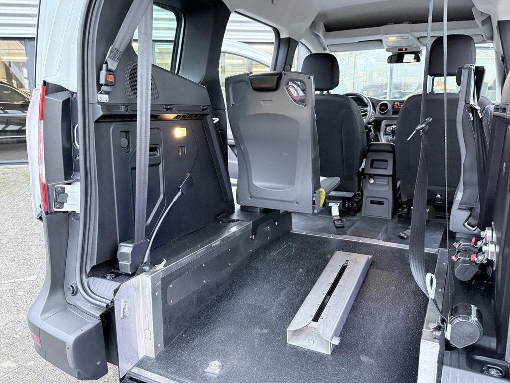 Mercedes-Benz Citan Tourer 113 L1 benzine Rolstoelauto, Auto's, Mercedes-Benz, Voorwielaandrijving, Gebruikt, 4 cilinders, 4 stoelen