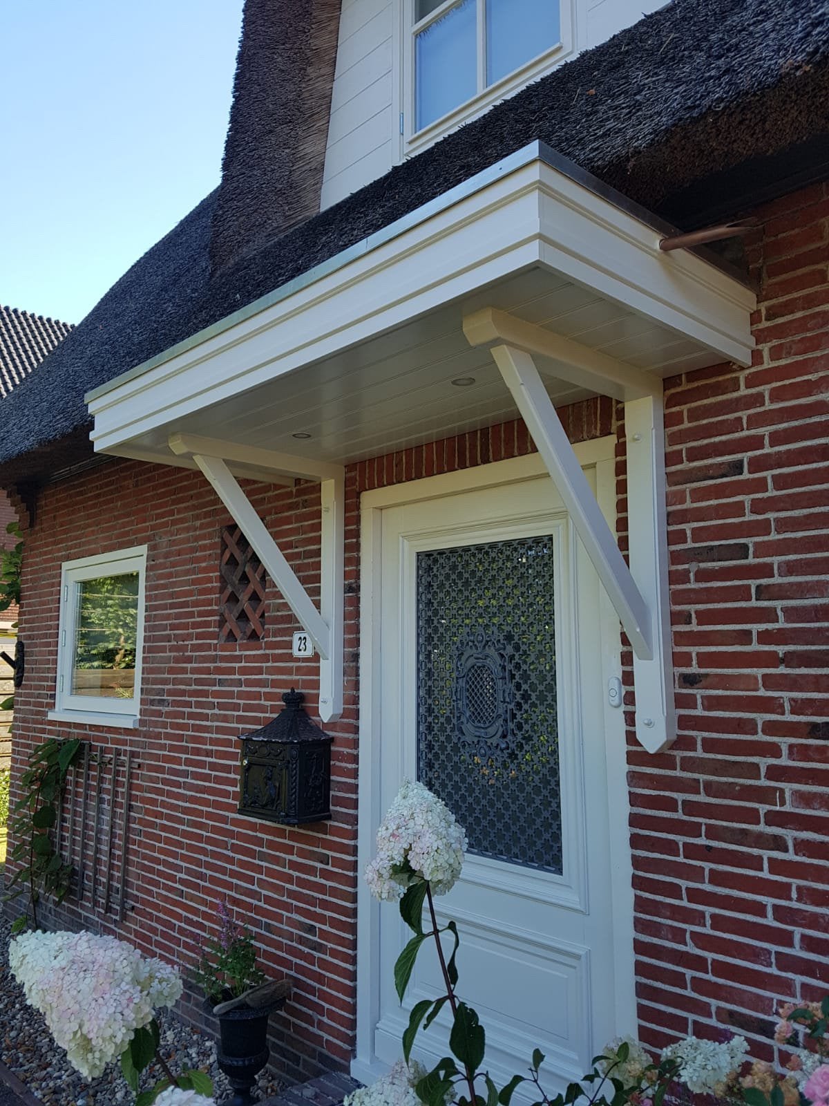 Deurluifel met houten draagarmen, Ophalen, Nieuw