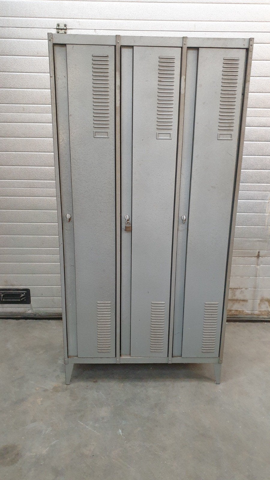 2x Industriële lockerkast met legplank en hanggedeelte, Ophalen of Verzenden, Gebruikt, Industrieel