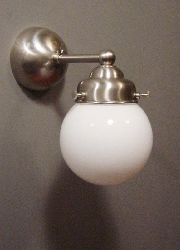 Art Deco wandlamp met bolle, glazen kap (2 stuks), Huis en Inrichting, Lampen | Wandlampen, Ophalen, Zo goed als nieuw, Glas, Art Deco