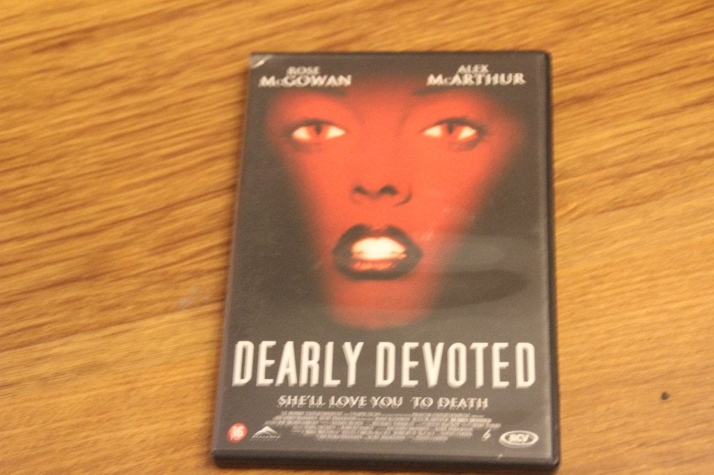 dearly devoted, Vanaf 16 jaar, Ophalen of Verzenden, Gebruikt, Overige genres