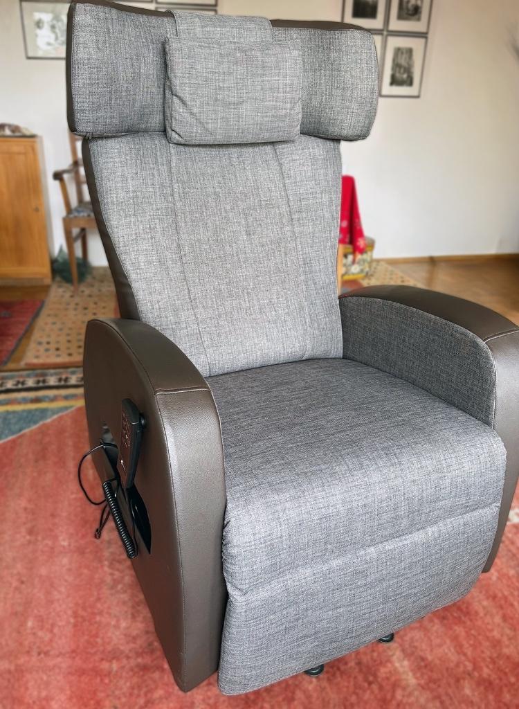 Saljol Club2 Opstahulp- & Slaapfauteuil, 2-motorig, Ophalen, Zo goed als nieuw, Stof, Eén