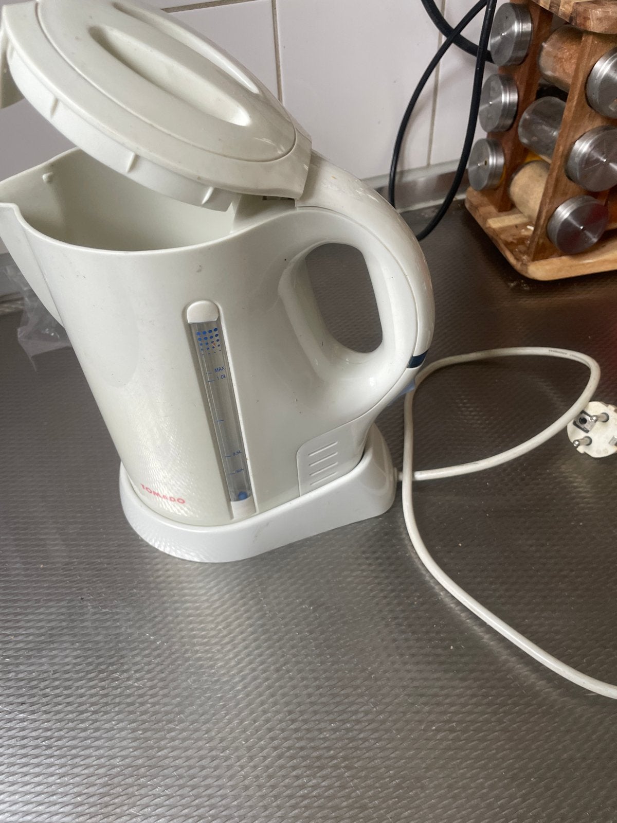 Tomado waterkoker - Gebruikt, 1 tot 2 liter, Ophalen of Verzenden, Gebruikt