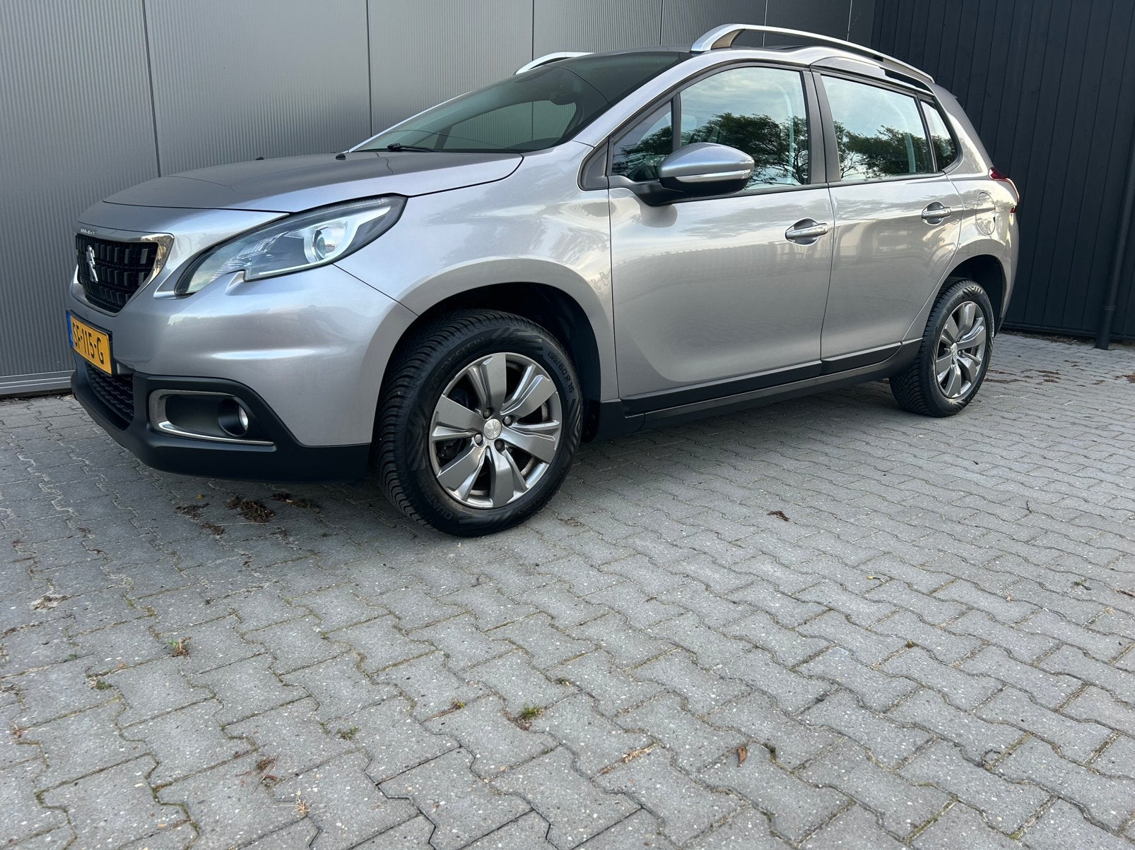 Foto 6 van Peugeot 2008 1.2 turbo 2018 Grijs pdc