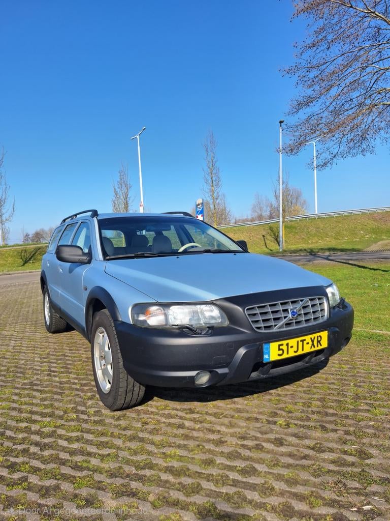 Volvo V70 2.4 T XC 4WD AUT 2002 Blauw, Auto's, 1800 kg, Beige, Blauw, Stationwagon