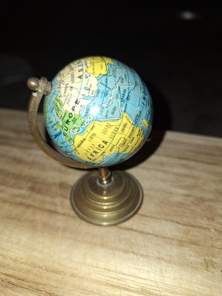 Vintage Mini Wereldbol op Messing Voet, Ophalen of Verzenden