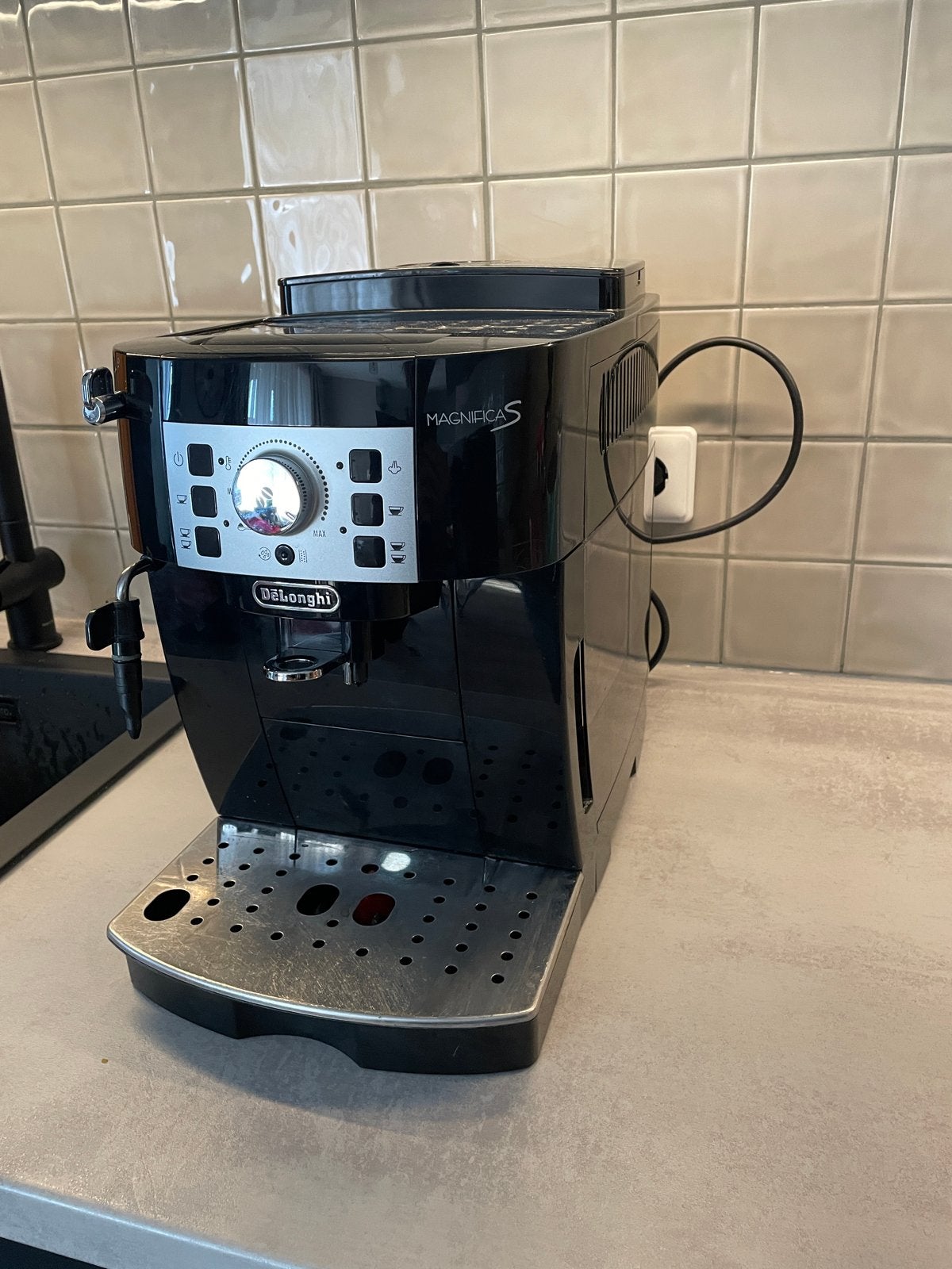 DeLonghi Magnifica S volautomatische espressomachine, Ophalen, Afneembaar waterreservoir, Gebruikt, Espresso apparaat