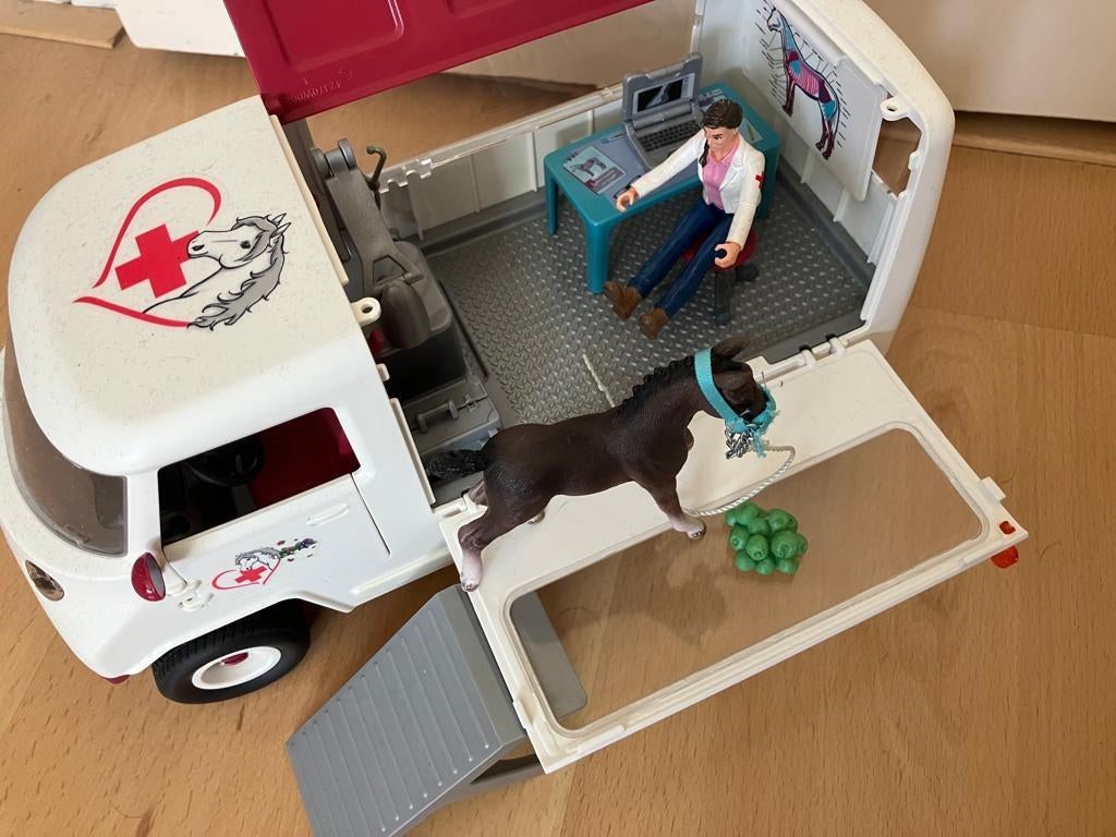 42370 Schleich Mobiele dierenarts met veulen en toebehoren., Ophalen of Verzenden, Zo goed als nieuw