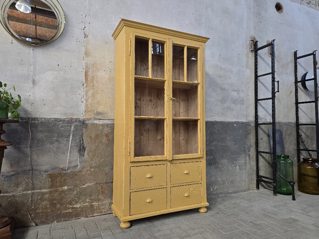 Vintage Houten Vitrinekast Geel | Grote Gele Vitrine Kast 2