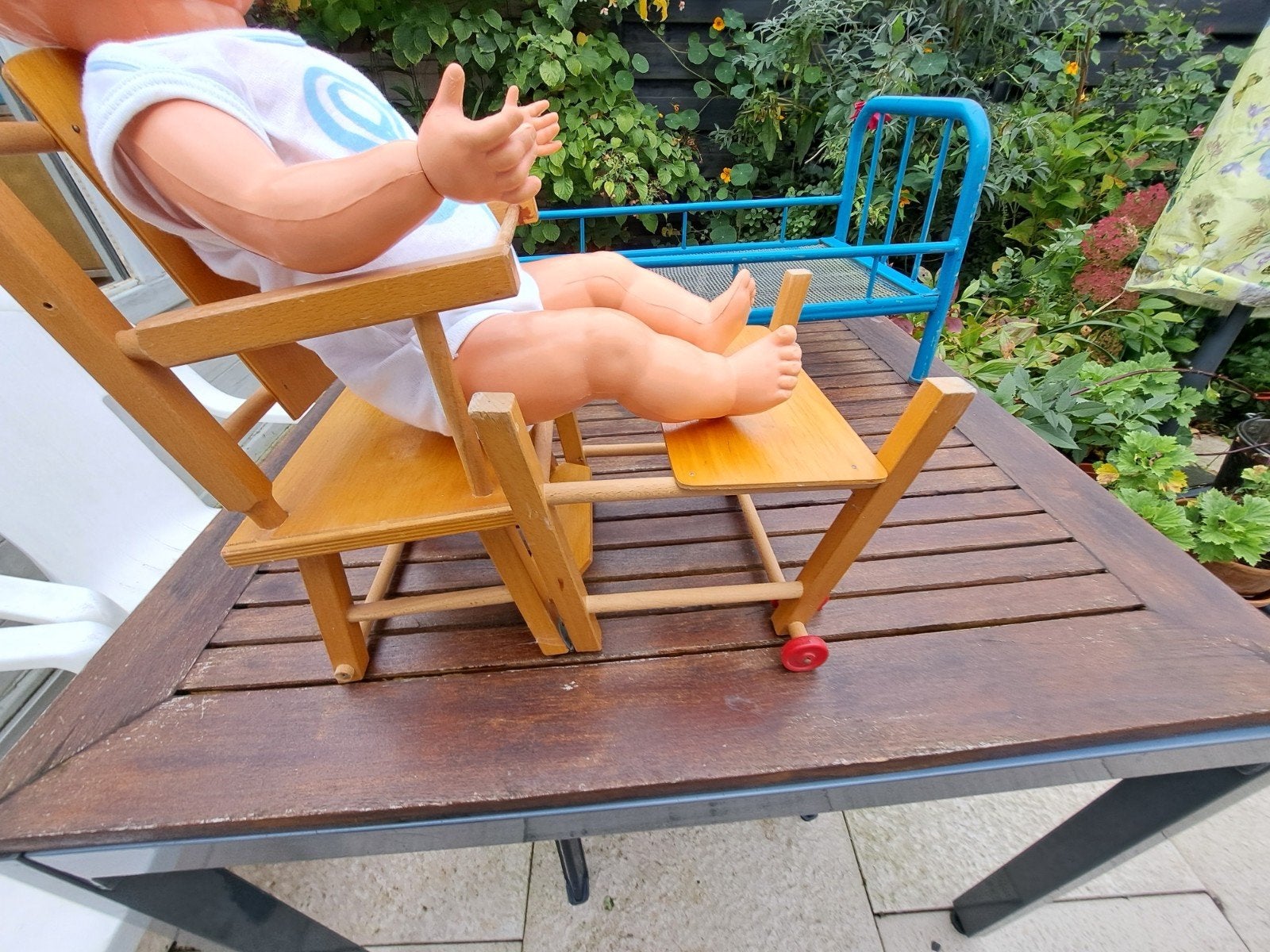 Grote Wildebras babypop met stoeltje en ledikantje, Ophalen of Verzenden, Gebruikt, Babypop