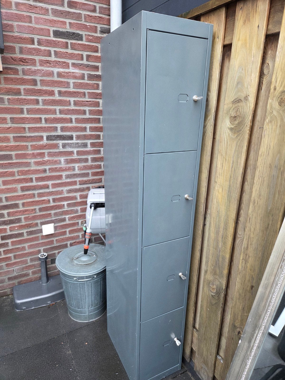 Stalen locker met 4 deuren en legplanken, Huis en Inrichting, Ophalen of Verzenden, Gebruikt, Industrieel