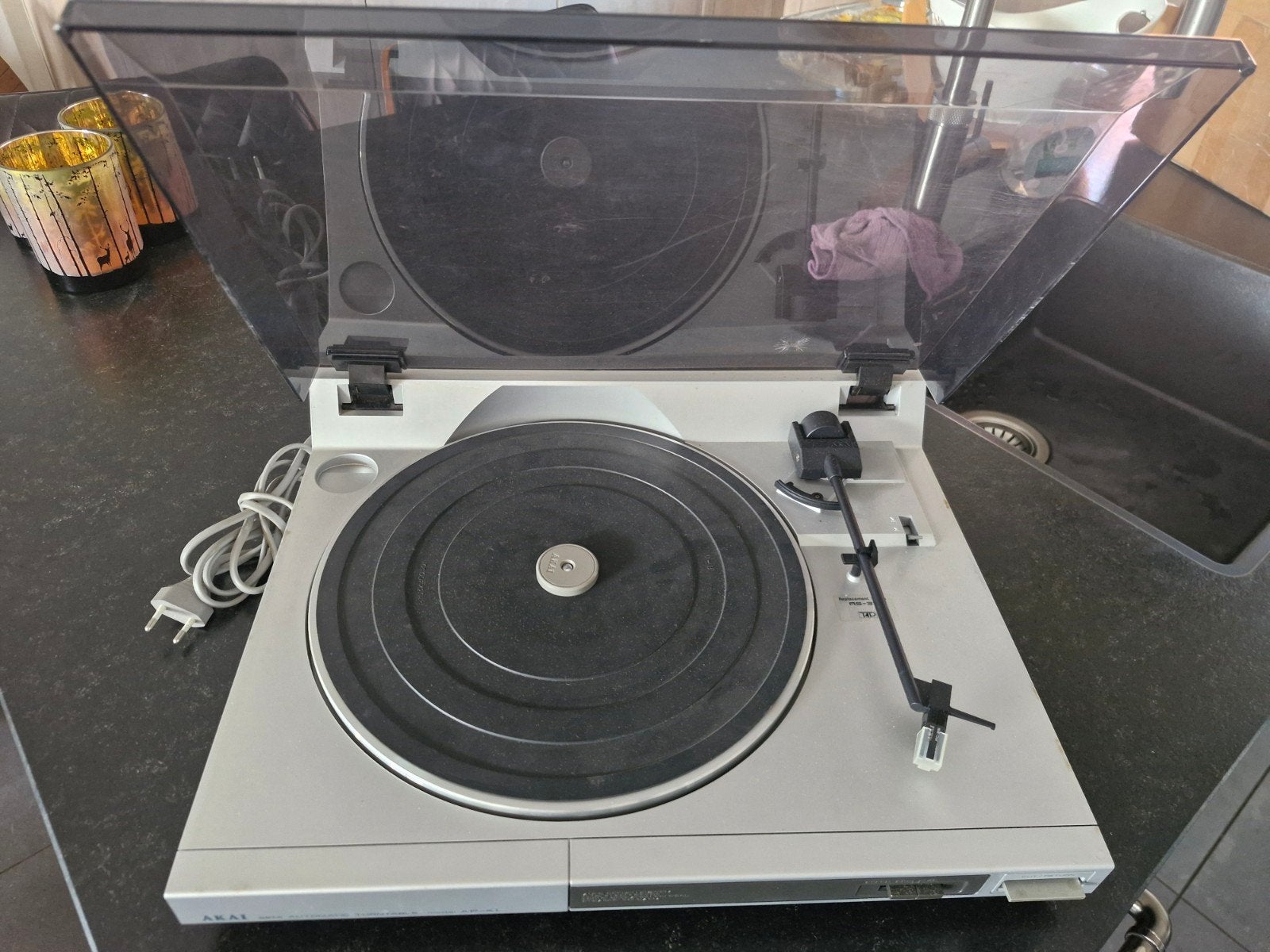 Akai AP-X1 Semi-Automatische Platenspeler, Ophalen