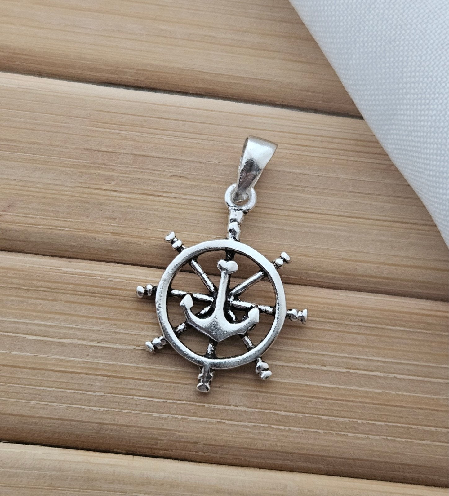 Sterling zilveren stuurwiel anker kettinghanger, Ophalen of Verzenden, Zo goed als nieuw, Kruis of Symbool, Zilver