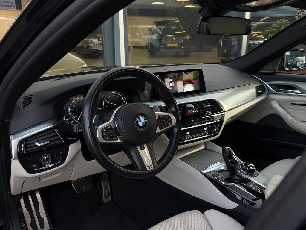 BMW 5-serie M550i xDrive High Executive 4.4 V8 462PK/MASSAGE, Auto's, BMW, Automaat, Gebruikt, 2000 kg, 4395 cc