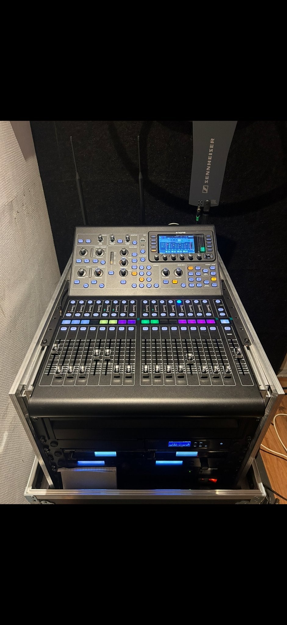 Midas M32R Live Digitale Mixer, Ophalen, Zo goed als nieuw, 20 kanalen of meer, Microfooningang