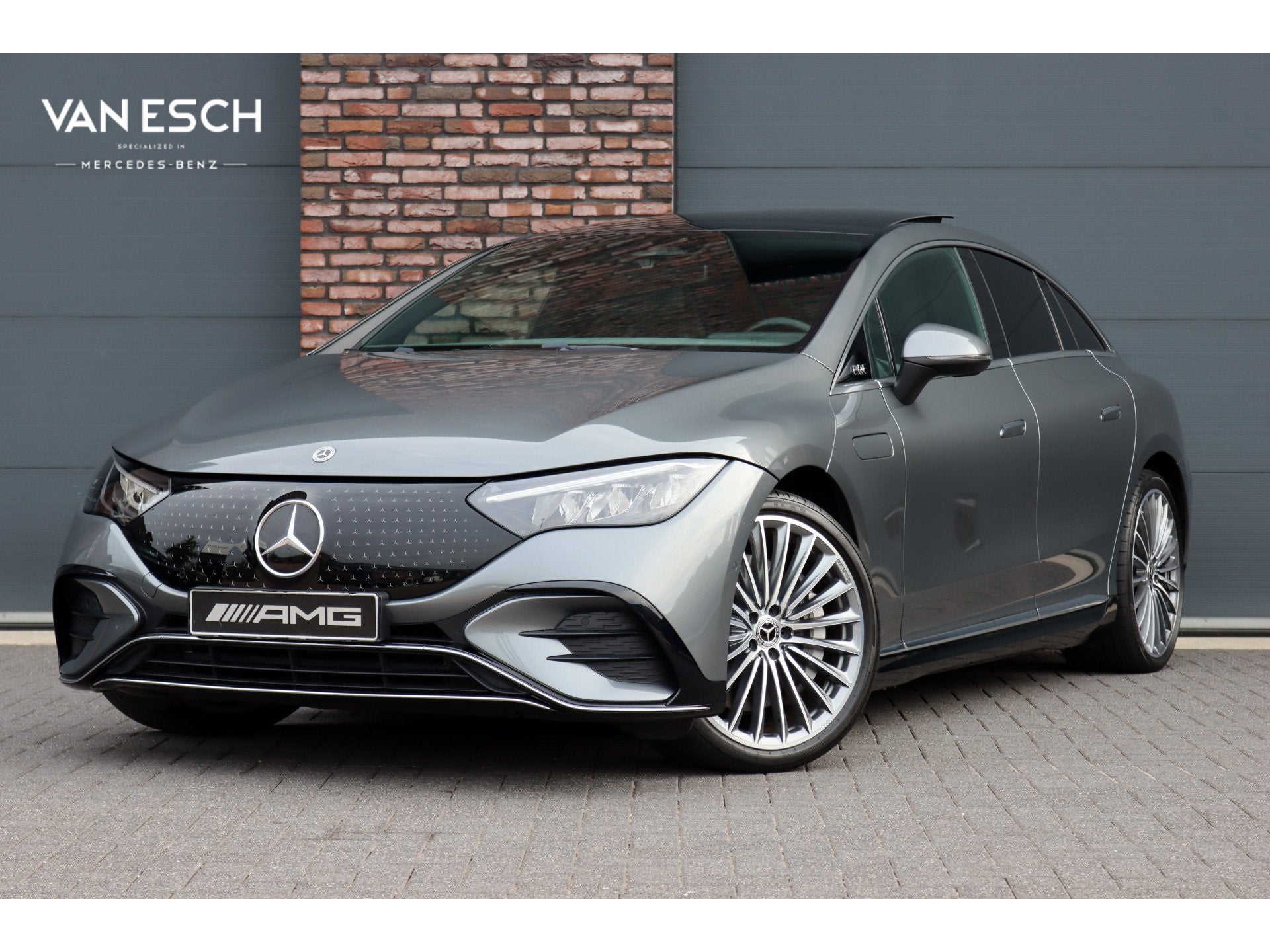 Mercedes-Benz EQE 300 AMG Line 90 kWh | Luchtvering | Distro, Auto's, Dealer onderhouden, Achterwielaandrijving, Zwart, EQE