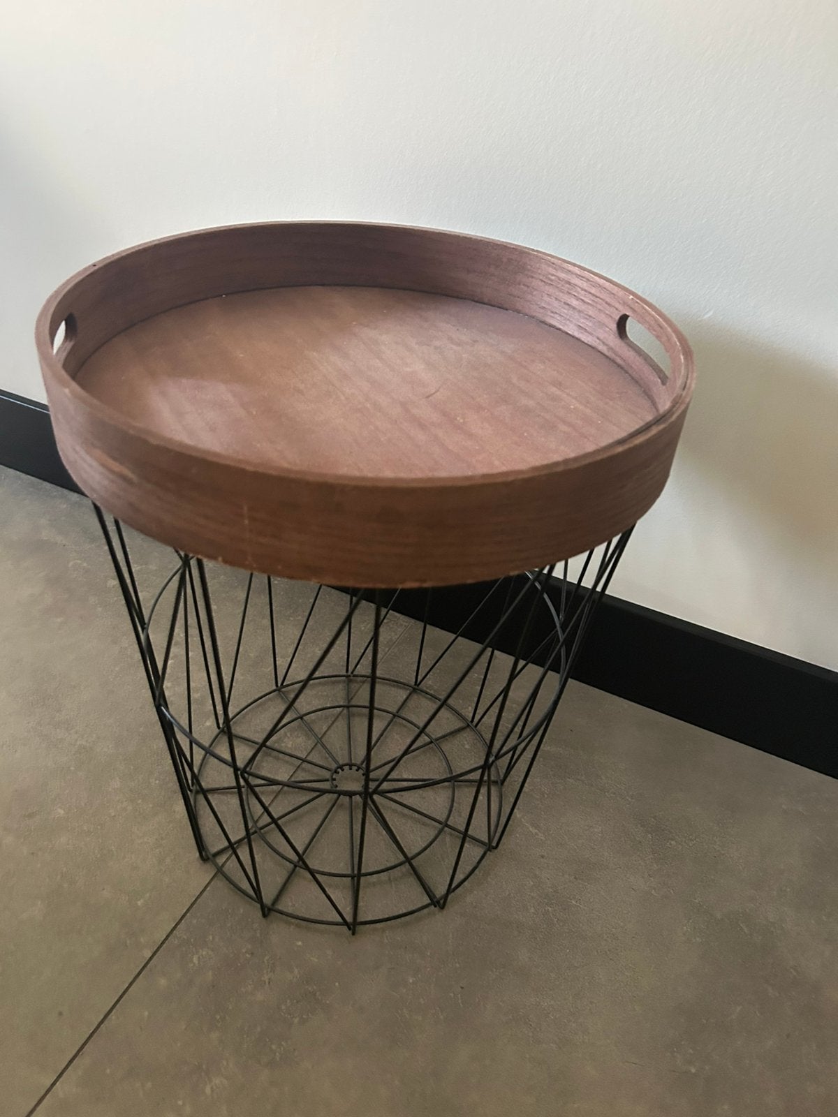 Bijzettafel rond met houten dienblad industrieel, Minder dan 55 cm, Rond, Zo goed als nieuw, Ophalen