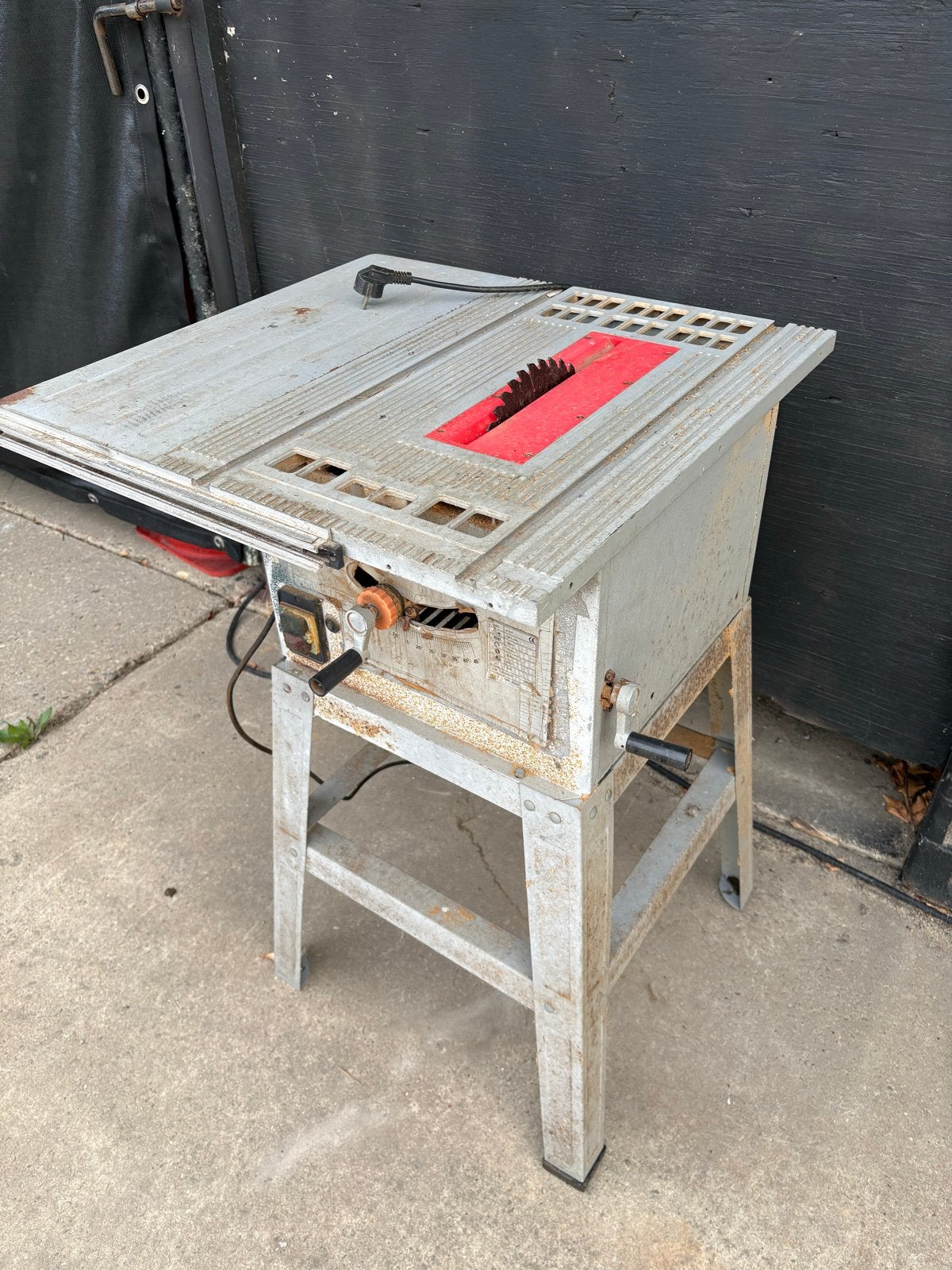 Kinzo Cirkelzaag - Gebruikt maar functioneel, Ophalen, Cirkelzaag, 600 tot 1200 watt, J