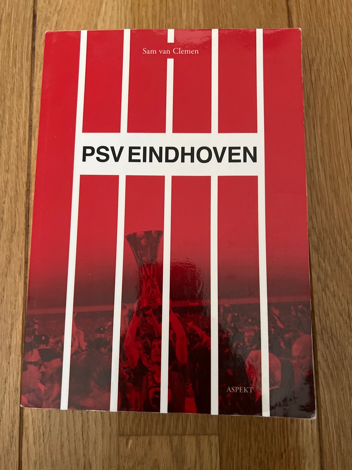 PSV Eindhoven- Boek, Ophalen of Verzenden, Zo goed als nieuw, Balsport, Sam van Clemen