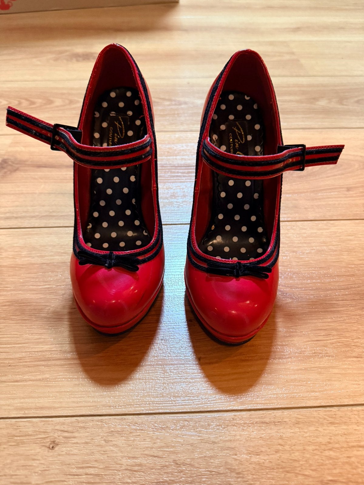*Pin Up couture Mary Jane pumps rood maat 36*, Pumps, Ophalen of Verzenden, Zo goed als nieuw, Rood
