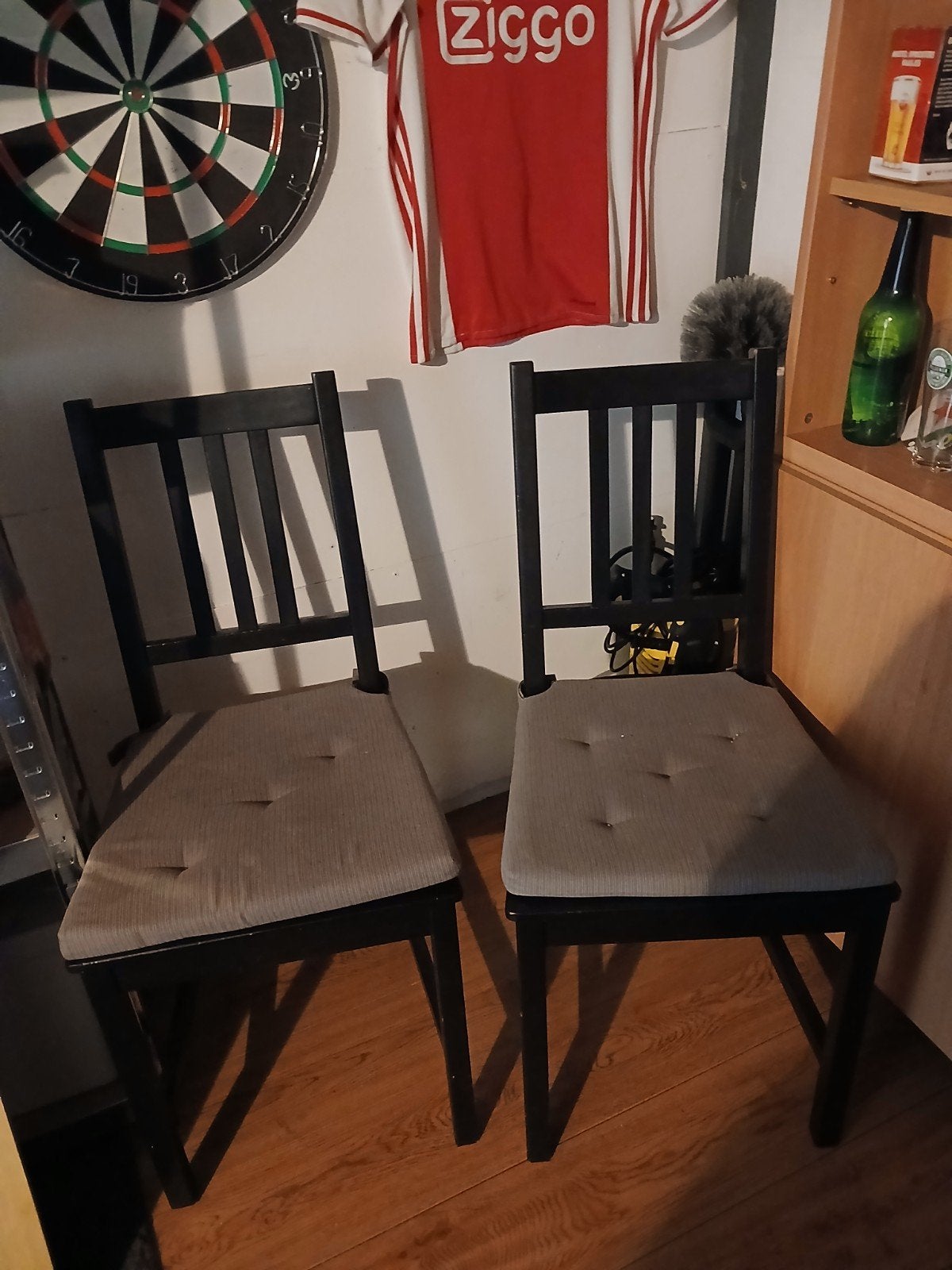 Twee zwarte houten stoelen met kussens, Huis en Inrichting, Ophalen, Hout, Twee, Zwart