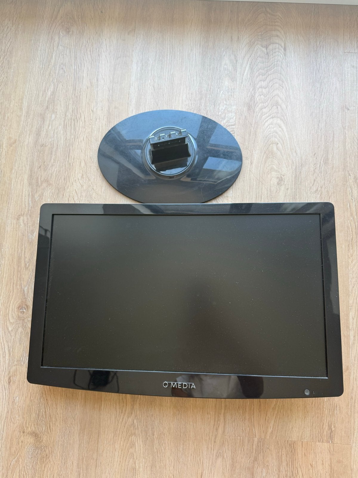 Q.MEDIA LCD TV met ingebouwde DVD-speler, Gebruikt, Minder dan 40 cm, Ophalen, Overige merken