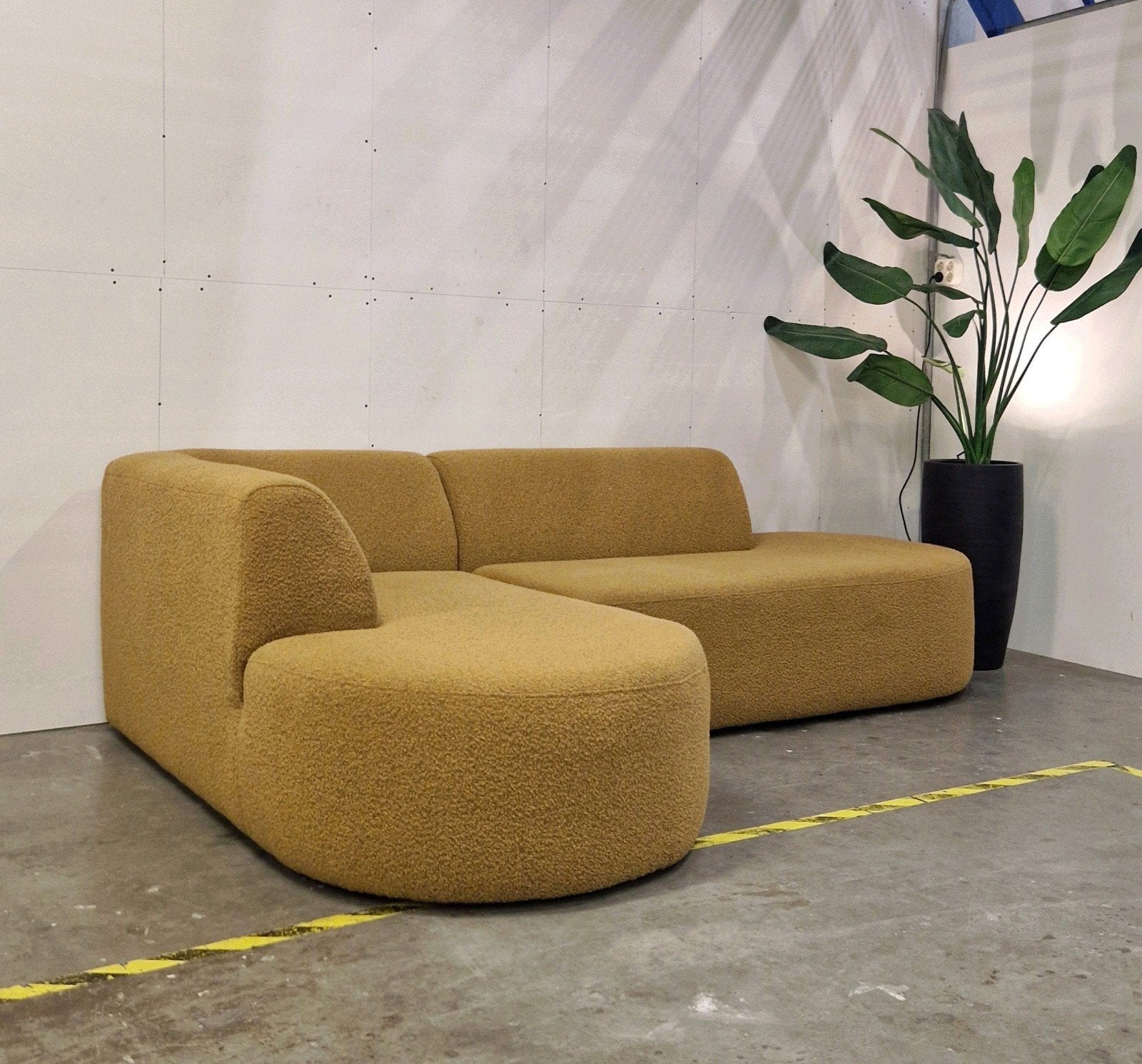 Luxe Organische Boucle Hoekbank Camel Kleur 265x170 cm|Z.G.N, Japandi, 250 tot 300 cm, Hoekbank, Nieuw