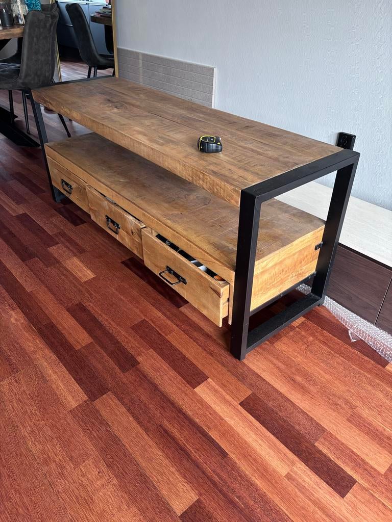 Mango Hout TV Meubel met Stalen Poten - 150x45x60 cm, Huis en Inrichting, Kasten | Televisiemeubels, Ophalen, Gebruikt, 100 tot 150 cm