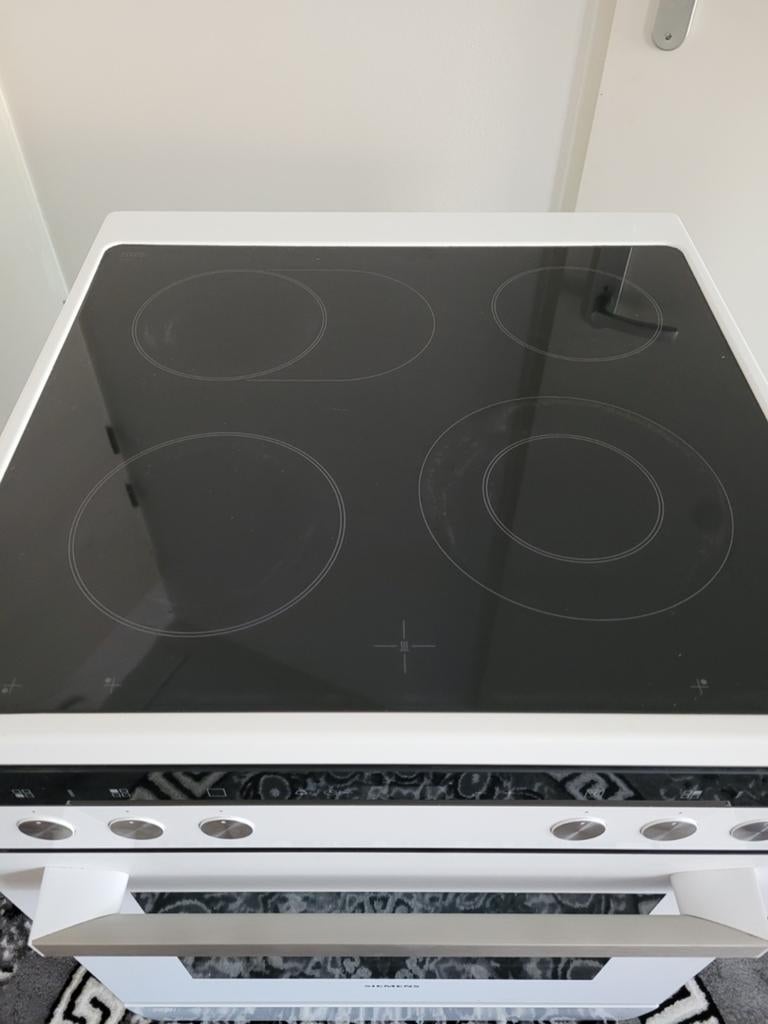 Fornuis, Witgoed en Apparatuur, Fornuizen, Keramisch, Zo goed als nieuw, Vrijstaand, 85 tot 90 cm