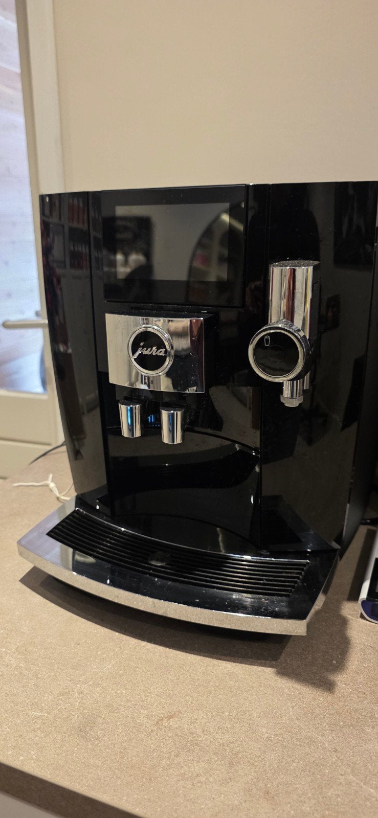JURA J8 Piano Black | Slechts 1.110 kopjes | Nieuwstaat, Witgoed en Apparatuur, Koffiezetapparaten, 10 kopjes of meer, Ophalen