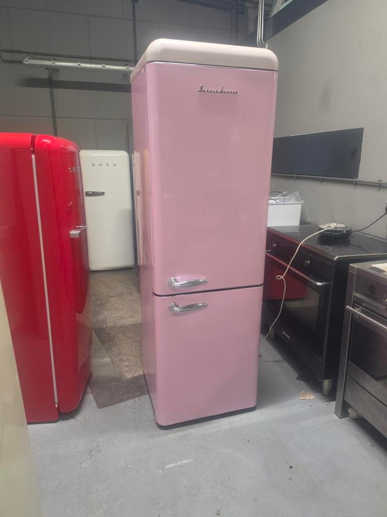 Retro koelkast roze, Witgoed en Apparatuur, Koelkasten en IJskasten, Ophalen, 200 liter of meer, Met aparte vriezer, 160 cm of meer