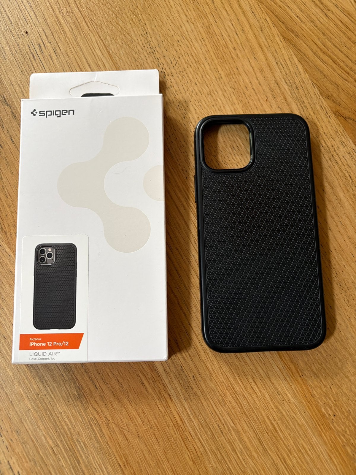 Spigen Liquid Air hoesje voor iphone 12 en 12 Pro Zwart, Telecommunicatie, Kunststof, Zwart, Frontje of Cover, Ophalen of Verzenden