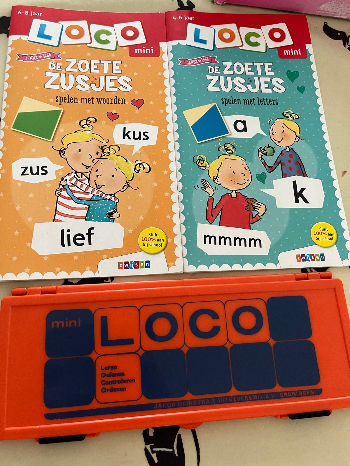 Loco Mini: De Zoete Zusjes - Spelen met letters en woorden, Ophalen of Verzenden, Zo goed als nieuw, Taal en Lezen