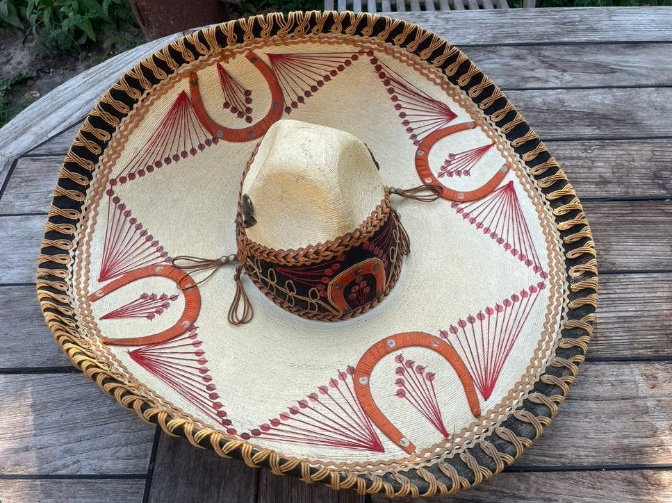 Sombrero handgemaakt in Mexico, Ophalen