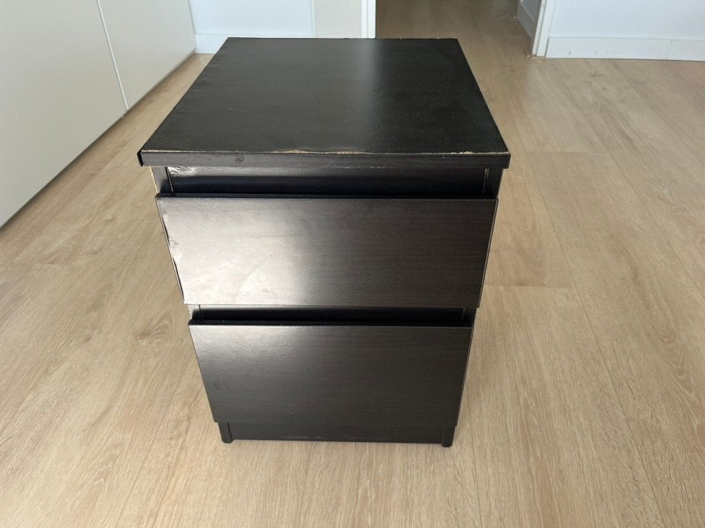 Gratis IKEA MALM nachtkastje 2 lades – zwart/bruin, Huis en Inrichting, Ophalen, Overige materialen, Gebruikt, Minder dan 45 cm