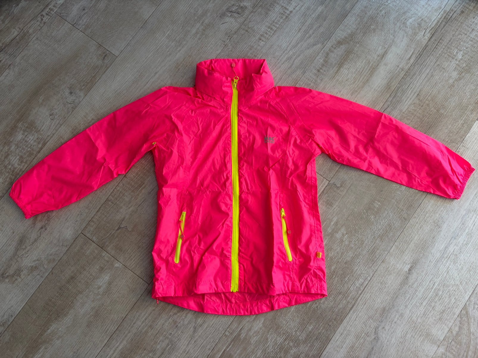 Mac in a Sac Neon Pink maat 5-7 jaar, Ophalen of Verzenden, Zo goed als nieuw, Regenjas, Kinderen