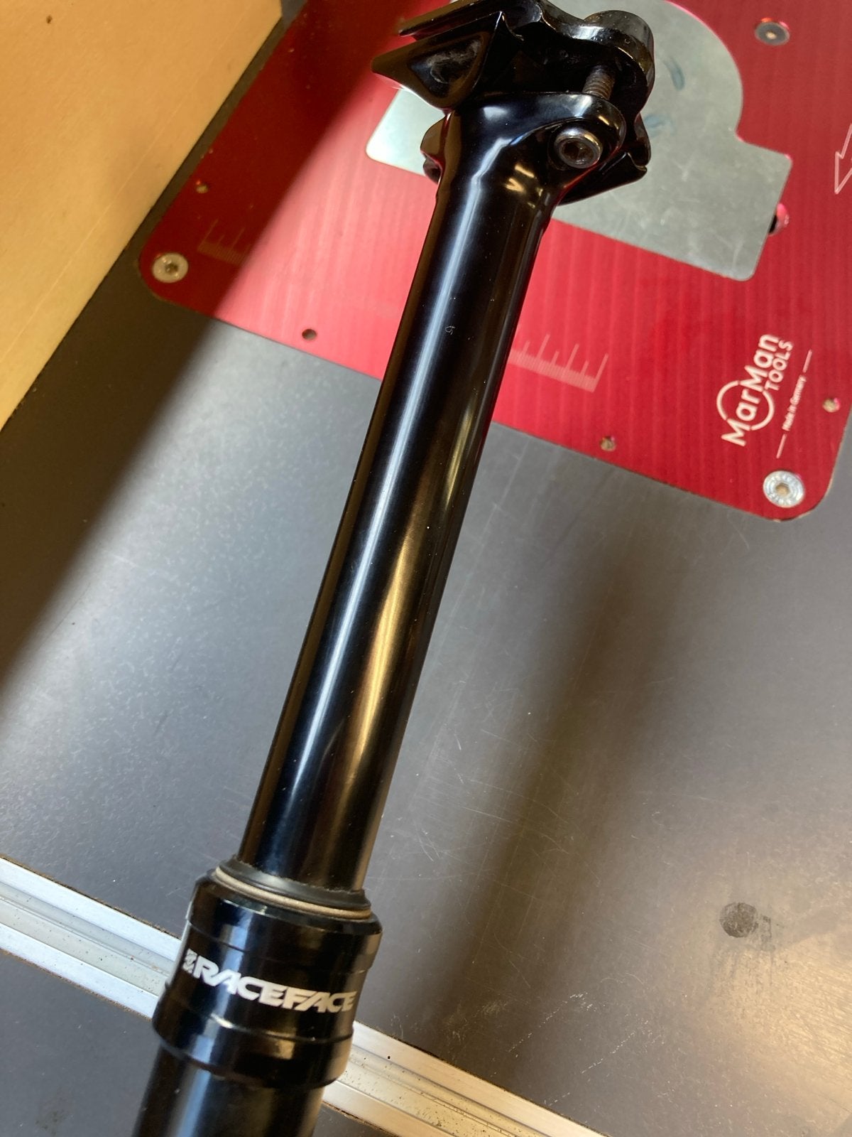 Raceface Aeffect 31,6 - 140 mm Dropper Post, Ophalen, Gebruikt, Mountainbike, Zadel