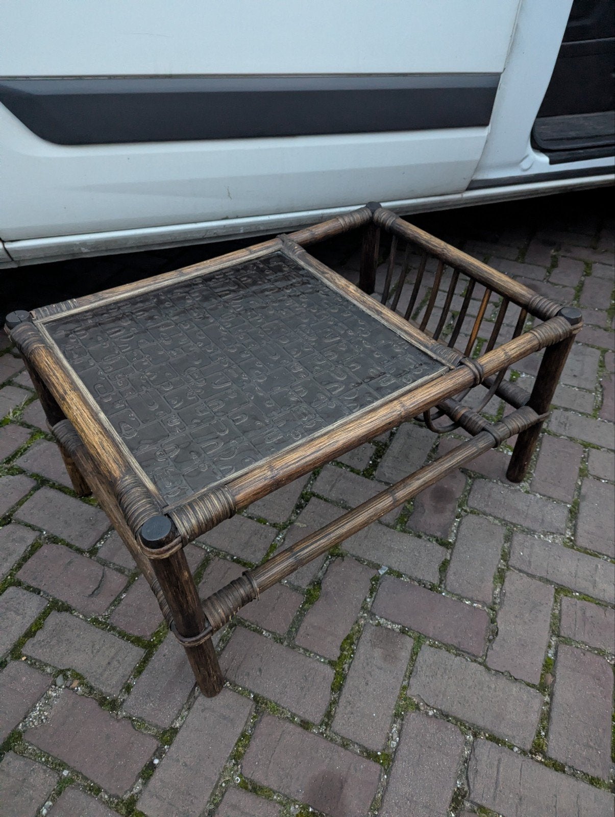 Vintage rotan sidetable met magazine rek, 1970s, 50 tot 100 cm, Ophalen of Verzenden, Glas, 25 tot 50 cm