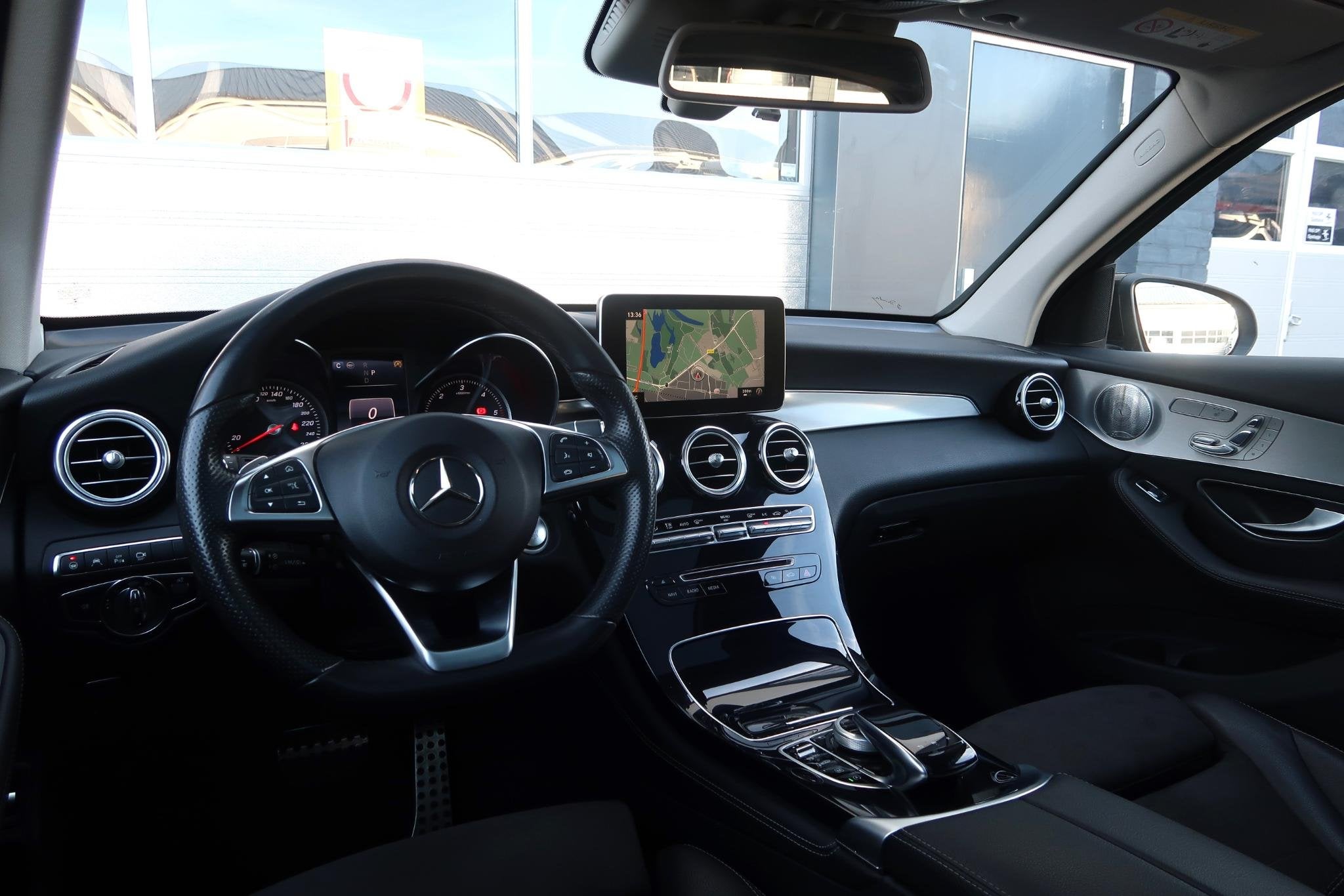 Mercedes-Benz GLC-klasse 350 d 4MATIC Premium Plus AMG/ PANO, Auto's, Automaat, Dealer onderhouden, Gebruikt, Diesel