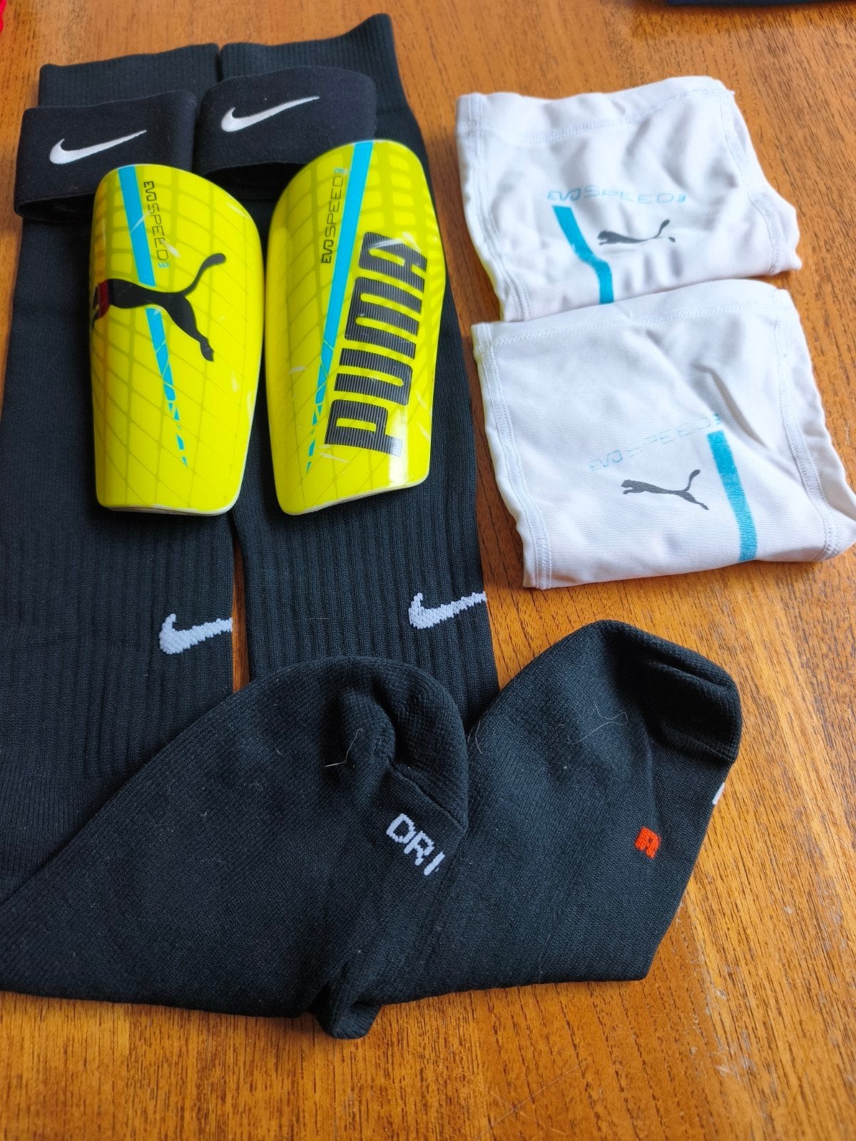 Puma scheenbeschermers met Nike sokken en houders, Maat XS of kleiner, Ophalen of Verzenden, Overige typen